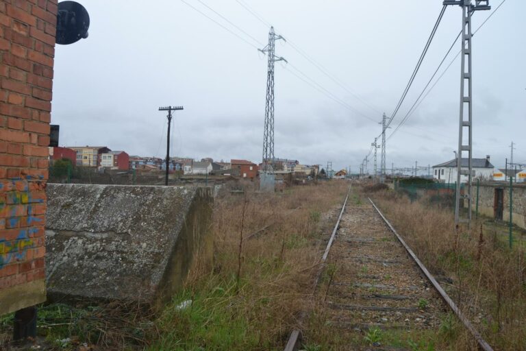 Astorga critica que el Corredor Atlántico se planifique a espaldas de las instituciones e impida el desarrollo de toda la comarca