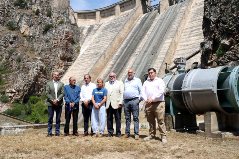 La Consejería de Agricultura, Ganadería, Medio Rural y Política Ambiental pide en Los Barrios de Luna, en León, una política hidráulica nacional que sitúe el regadío como motor del desarrollo rural