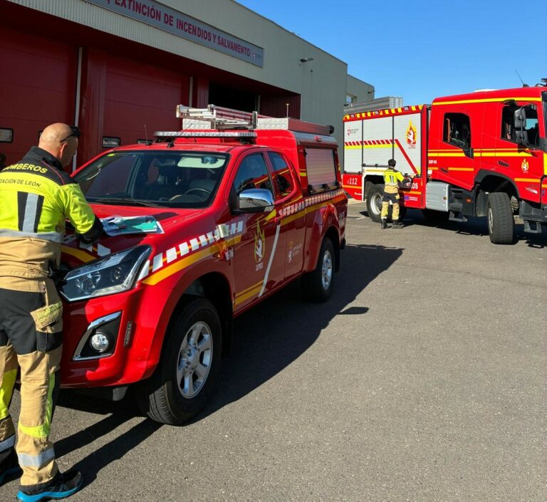 Una dotación de los Bomberos del SEPEIS se desplaza de forma voluntaria a los incendios de Ávila y Madrid