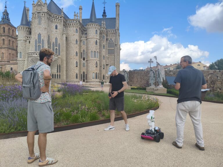 El IES Asturica Augusta explora la robótica aplicada al turismo en el Palacio de Gaudí