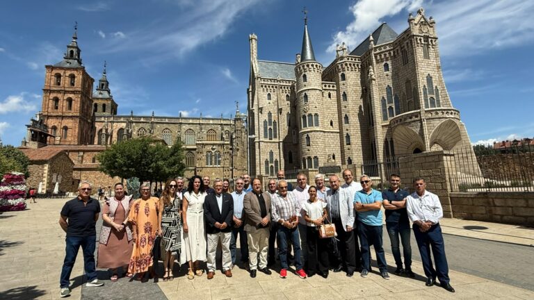 El Foro del Manzanal reúne en Astorga a más 20 alcaldes para impulsar la supresión del peaje de la autopista AP71