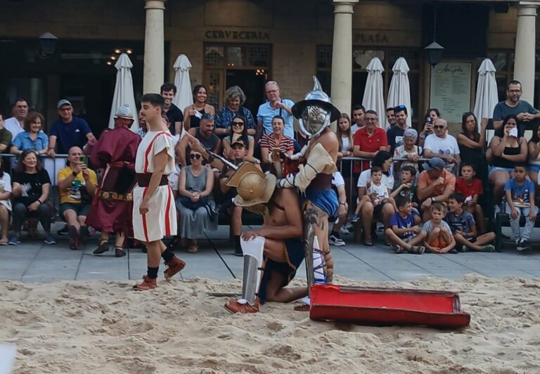 La lucha de gladiadores abre boca unos Astures y Romanos que ‘soplan’ 40 velas