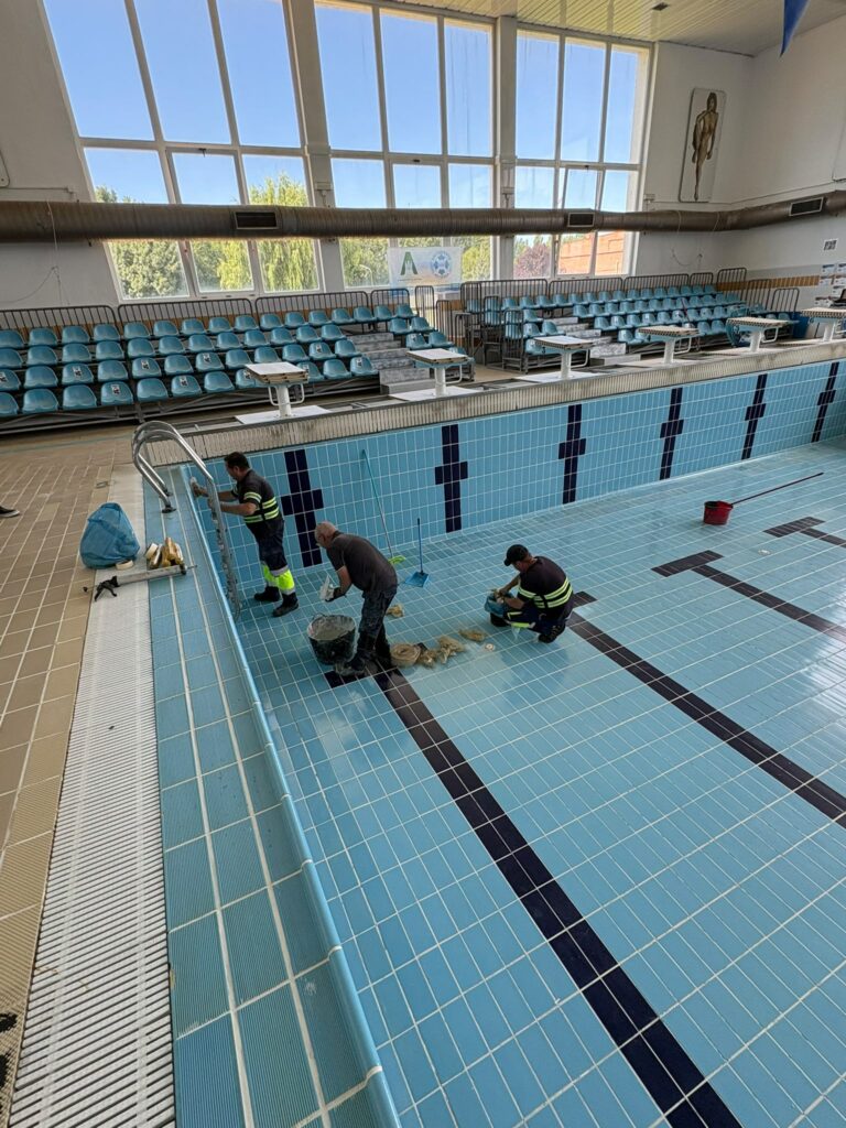 El Ayuntamiento no concreta la fecha de apertura de la piscina interior que debería haber abierto este miércoles 1 de julio