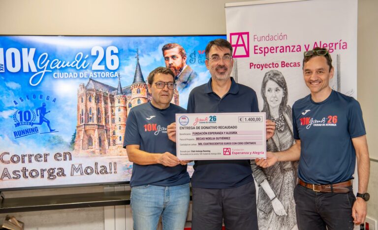 Los 10K Ciudad de Astorga entregan 1.400 euros para las Becas Noelia Gutiérrez