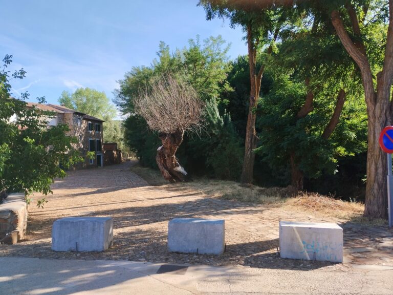 Los vecinos de Castrillo de los Polvazares solicitan al Ayuntamiento de Astorga la reapertura del Camino del Río