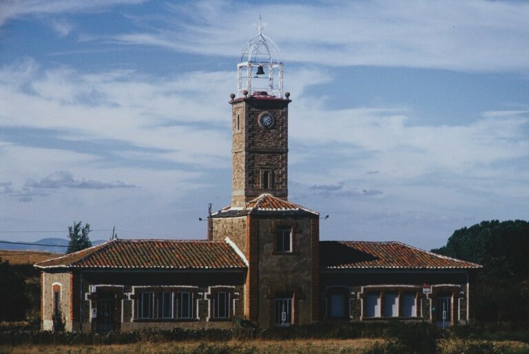 Valdespino de Somoza celebra el centenario de la construcción de las escuelas