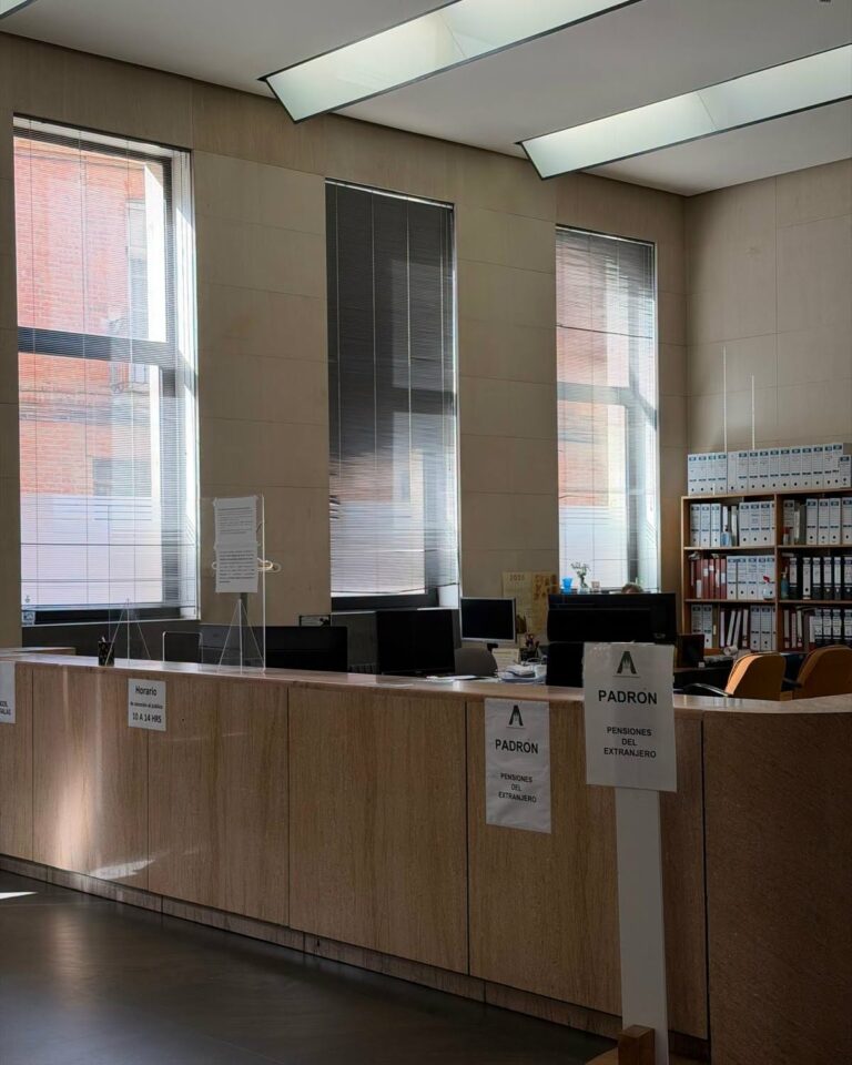 El Ayuntamiento formaliza el contrato para culminar la Relación de Puestos de Trabajo municipal