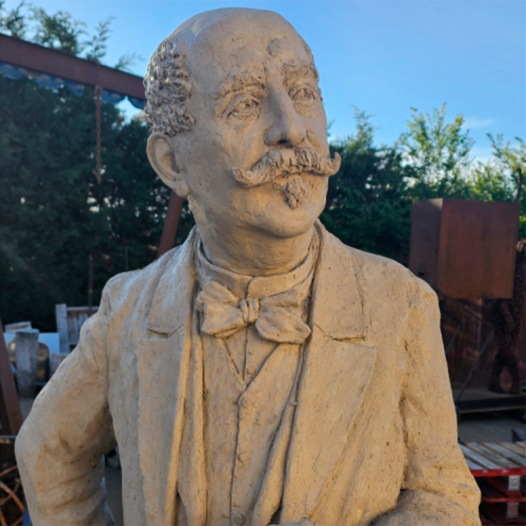 Pío Gullón vuelve en bronce a Astorga